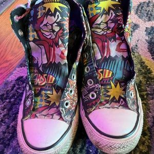 Converse Chuck Taylors 

Size 6 Men’s / Women’s 7

GUC